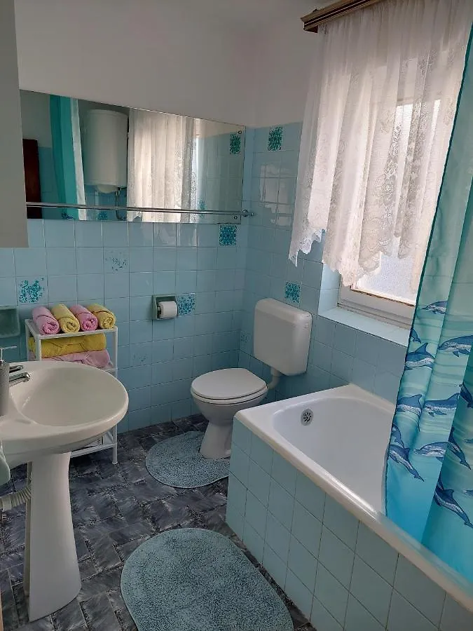 Helen Apartments Crikvenica 0*,