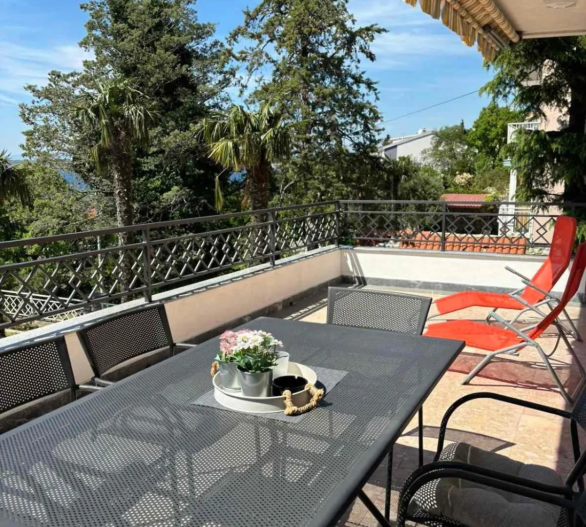 Helen Apartments Crikvenica 0*,